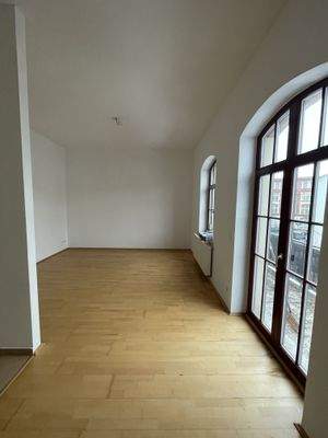 Wohnzimmer mit Balkon