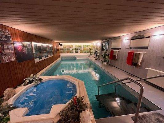 Schwimmbad groß.jpg