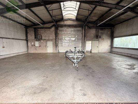 Lagerhalle vorderer Lagerbereich