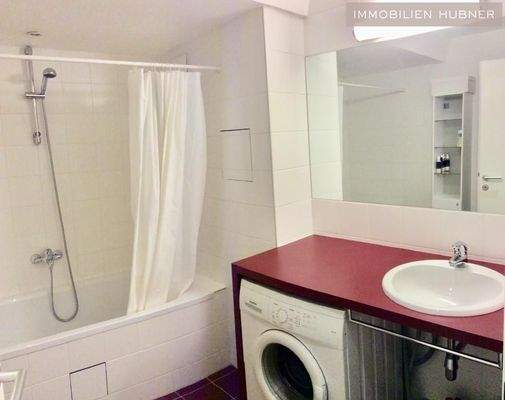 modernes Badezimmer mit WM-Anschluss