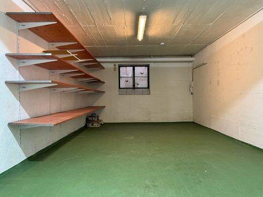 Kellerraum mit Fenster