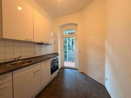 Küche mit Balkonzugang