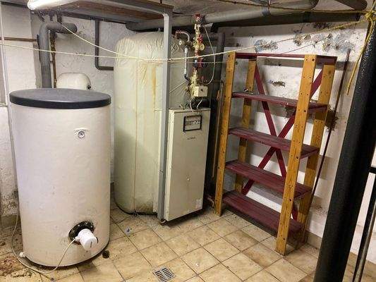 Warmwasserspeicher Keller