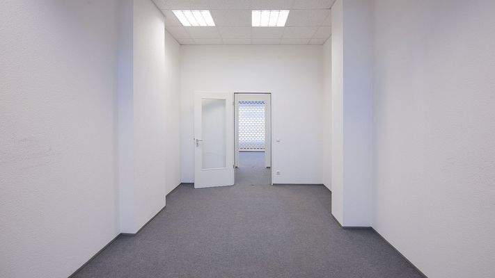 Komplettes Büro bestehend aus 8 Zimmern