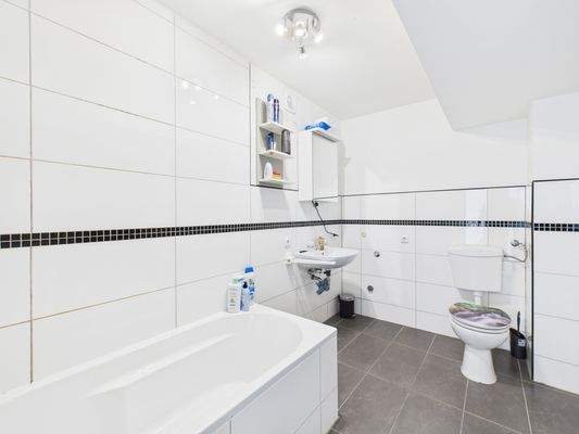 Wohnung 4 - Badezimmer