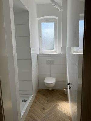 Gäste-WC mit Dusche 