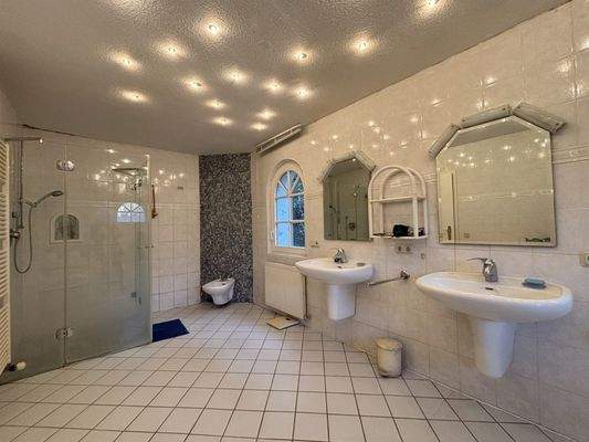 Badezimmer Gartengeschoss