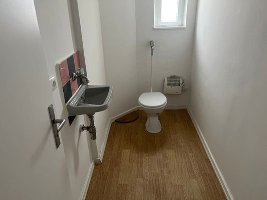 WC separat mit Fenster