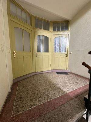 Eingang mit Doppeltür