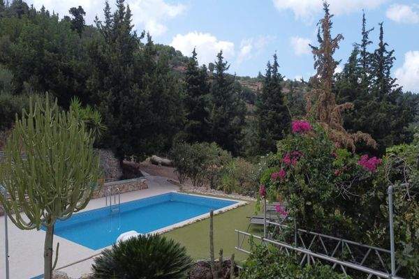 Kreta, Pemonia: Ruhiges und weitläufiges Anwesen zu verkaufen