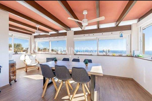 4-Bedroom Sea View Flat with Shared Pool in Benalmádena