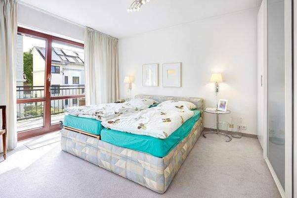 Schlafzimmer mit elektrischen Rollläden