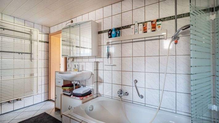 Badezimmer im Erdgeschoss