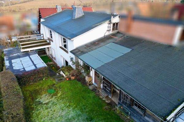 Seitenansicht vom Garten (Südwest)