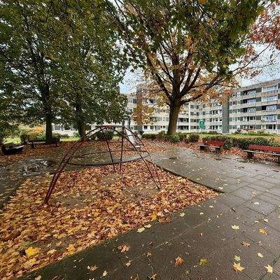 Spielplatz hinter dem Haus