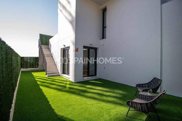 Detached Villas with Sea and Mountain Views in Alicante