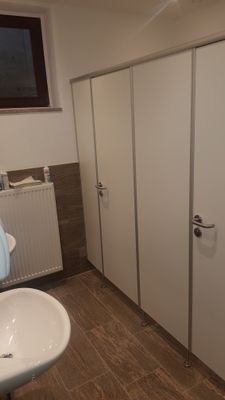 moderne WC-Anlage