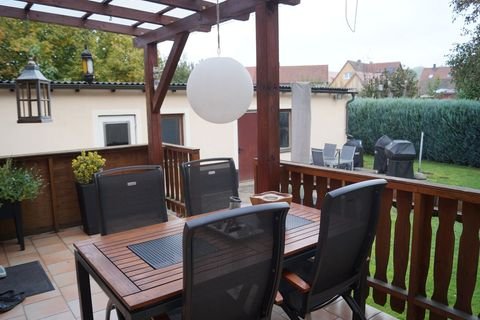 Überdachte Terrasse ...