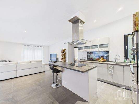 CAM02839G0-PR0330-STILL012