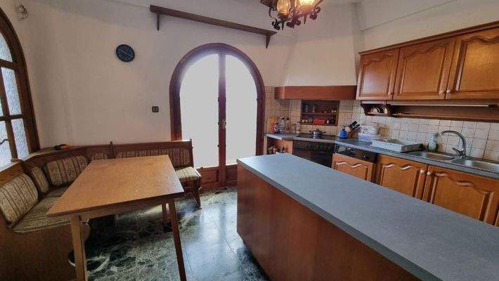 Kreta, Heraklion: Gebäude mit Wohnung, Studio und Gewerbefläche zu verkaufen