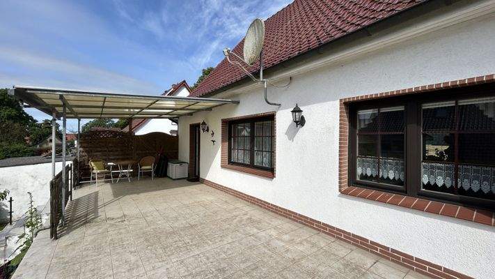 ... mit schöner Terrasse