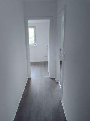Heller Flur zur Wohnung