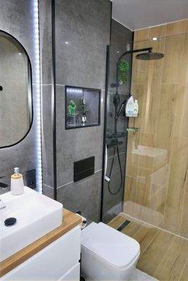 Bad mit ebenerdiger Dusche