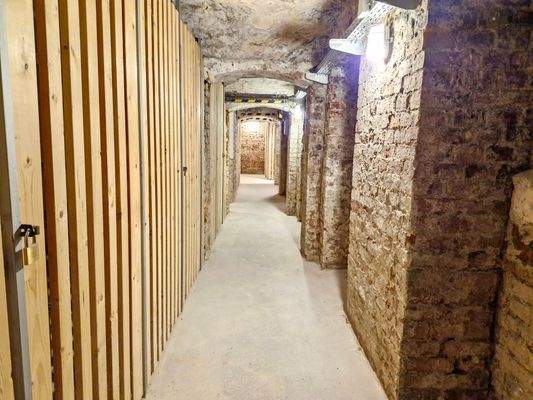 gepflegte &amp; trockene Kellergänge