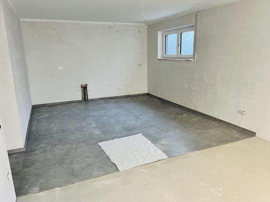 Wohnen/Küche - Souterrainwohnung Nr. 14 im Haus Brüder-Becker-Str. 10a (Bautenstand 10/2025)