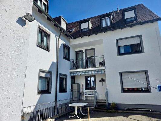 Hausansicht mit Terrasse