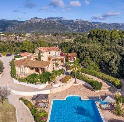 freepik__enhance__40772