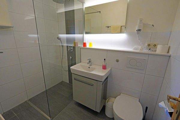 Duschbad Wohnung 8