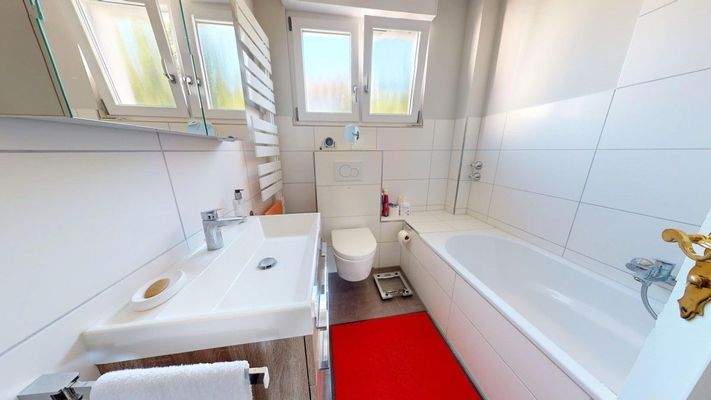 Bad-1-mit-Duschabtrennung