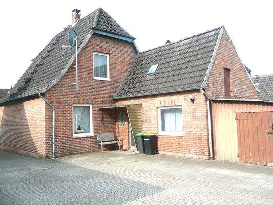 im Hinterhof und Anbau