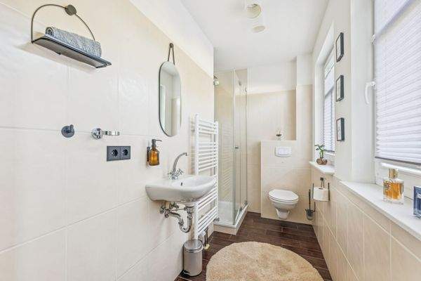 Das Gäste-WC – modernes Duschbad im Erdgeschoss