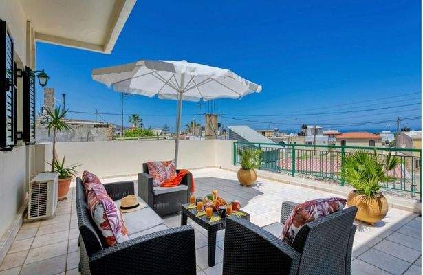 Kreta, Chersonisou: Hervorragende Villa mit Pool, Meerblick und separatem Gästehaus zu verkaufen