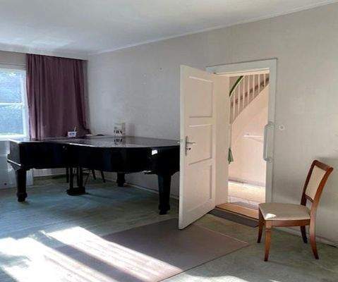 Blick ins Wohnzimmer re.