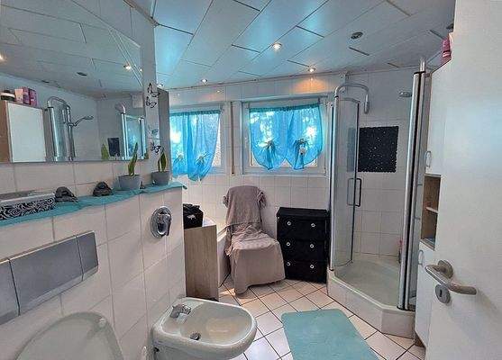 Tageslichtbad im Erdgeschoss