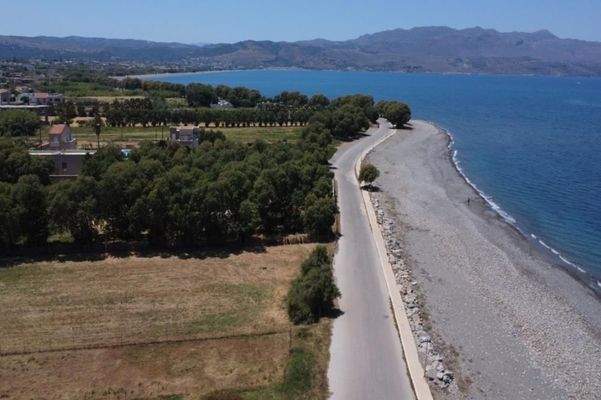 Kreta, Tavronitis: Erstklassiges Strandgrundstück mit malerischem Meerblick zu verkaufen