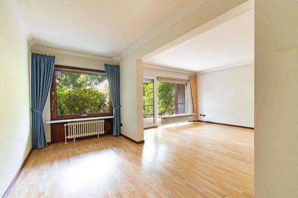 Offener Wohn- und Essbereich mit fließendem Übergang