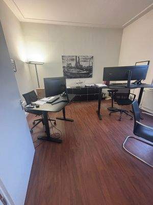 Büro linke Seite.JPG