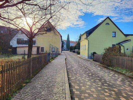 Zufahrtsstraße/ Umgebung