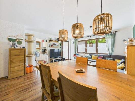 Wohnzimmer mit Essbereich