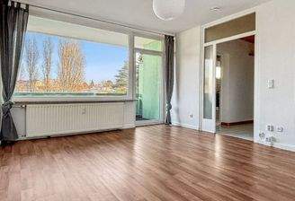 Wohnzimmer mit Panoramafenster