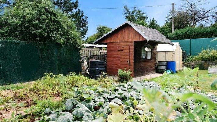 Beete, Hütte mit Strom+Wasser