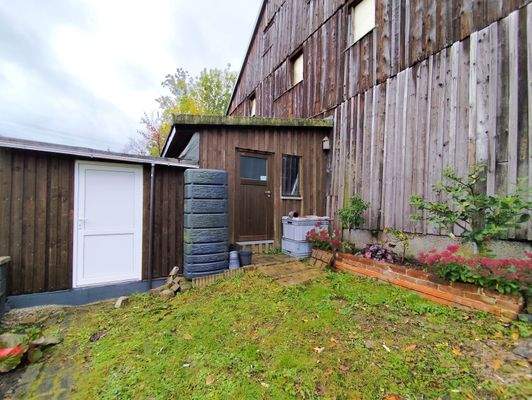 kleines Gartengrundstück mit 2 Gartenhäusern