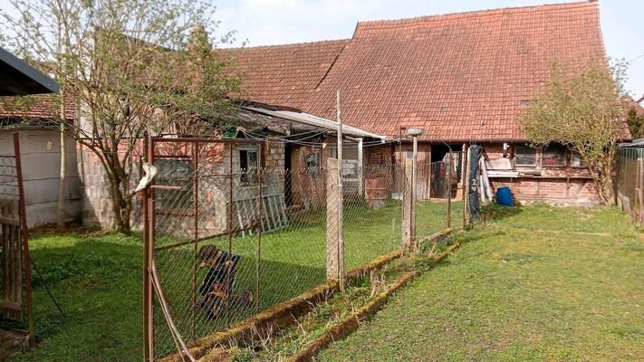 Große Scheune hinter  dem Haus 