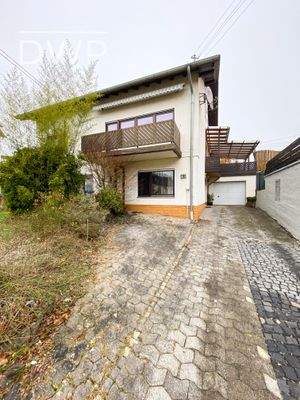 Zufahrt zum Haus und Garage