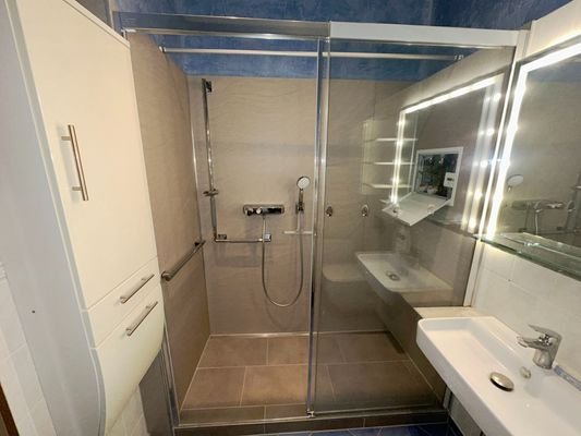 Bad mit Dusche