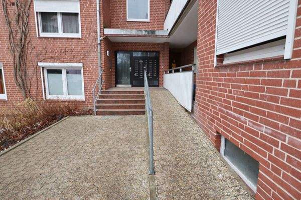 Hauseingang (saisonale Anpassung durch KI)